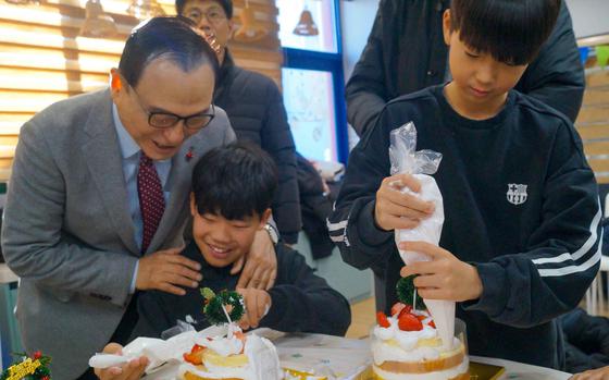 Pyeongtae Mayor Park Sang-don makes cakes with children at Ikseonwon Orphanage in Cheonan City, South Korea, on Dec. 23, 2023. 