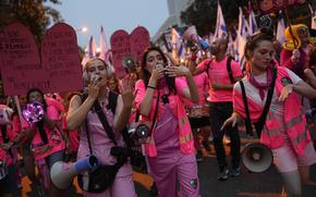 Israelis protest plans by Prime Minister Benjamin Netanyahu's far-right government to overhaul the judicial system, in Tel Aviv, Israel, Saturday, May 27, 2023. (AP Photo/ Ohad Zwigenberg)