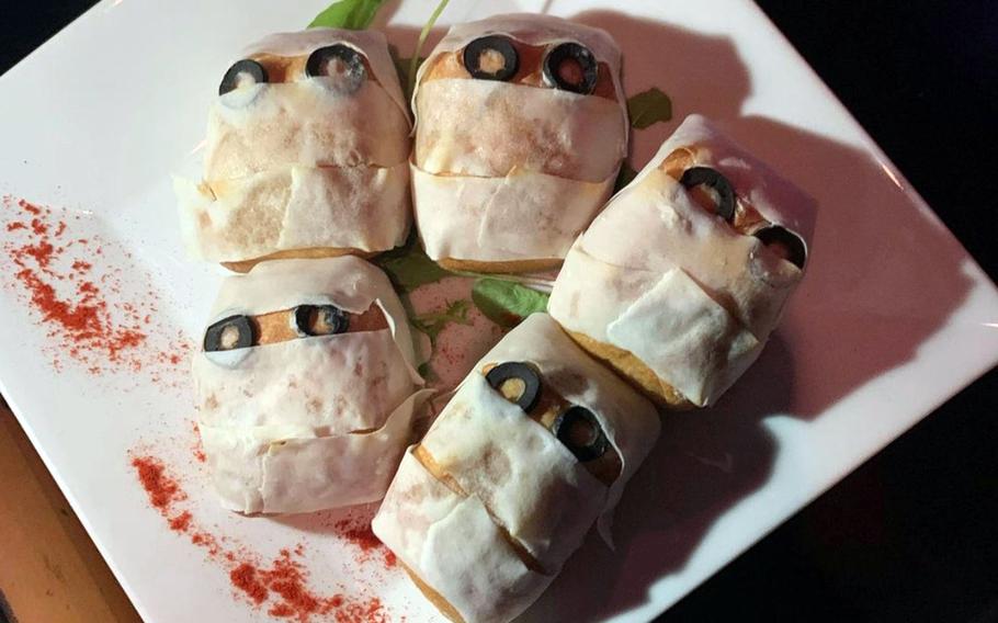 You'll find yummy, mummy garlic bread on the Halloween menu at the Vampire Cafe in Ginza, Tokyo. 
