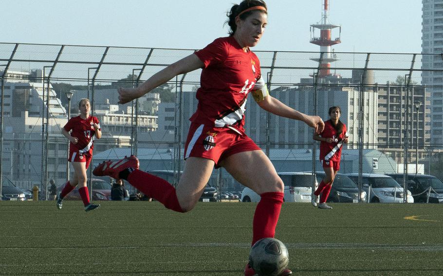 Giovanna Kennedy gets ready to boot the ball.