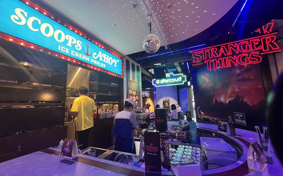 Stranger Pronto patrons order from a counter made to look like the Surfer Boy Pizza bus. The “bar” where guests receive food and drinks is patterned on Scoops Ahoy, the ice cream shop from the third season.