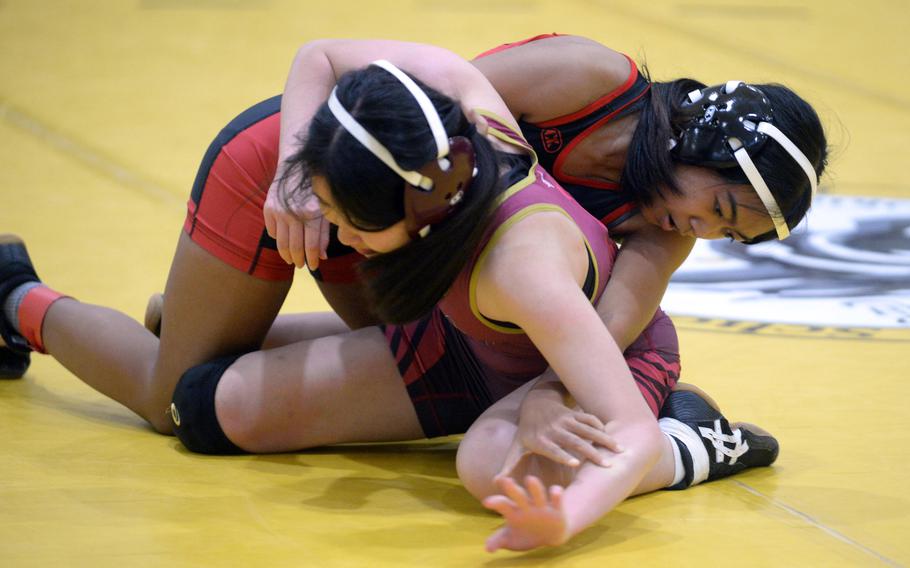 Annika Farin gets the advantage.