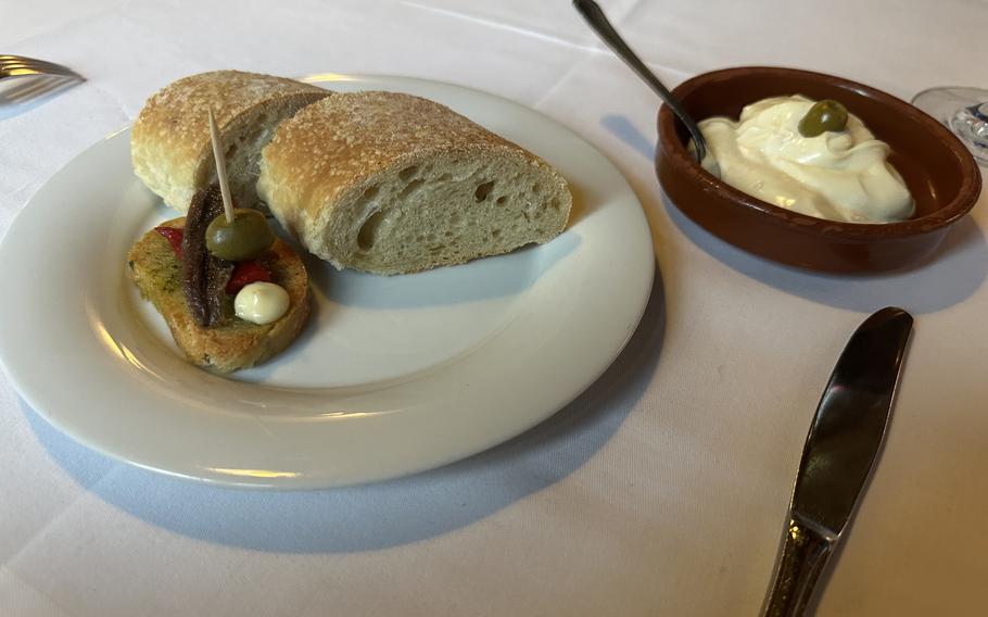 Aioli con pan is one of the tapas served at Casa Andalusia in Weiden, Germany. It features two slices of homemade bread.