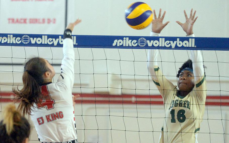 E.J. King's Hanna O'Mara spikes against Robert D. Edgren's Jaylie Johnson.