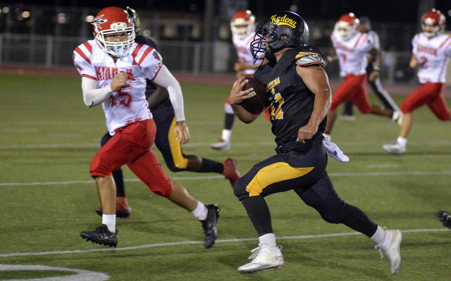 Hajime Reed runs with the ball.