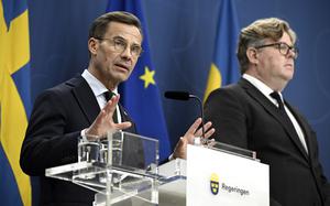 Sweden's Prime Minister Ulf Kristersson, left, and Minister of Justice Gunnar Strömmer attend a press conference after a meeting with National Police Chief Anders Thornberg, and Commander-in-Chief Micael Bydén in Stockholm, Sweden, Friday Sept. 29, 2023. Sweden’s prime minister said Friday the Swedish military can carry out some duties to free up police so it can focus on the unprecedented crime wave that has shocked the Scandinavian country with almost daily shootings and bombings. (Anders Wiklund/TT News Agency via AP)