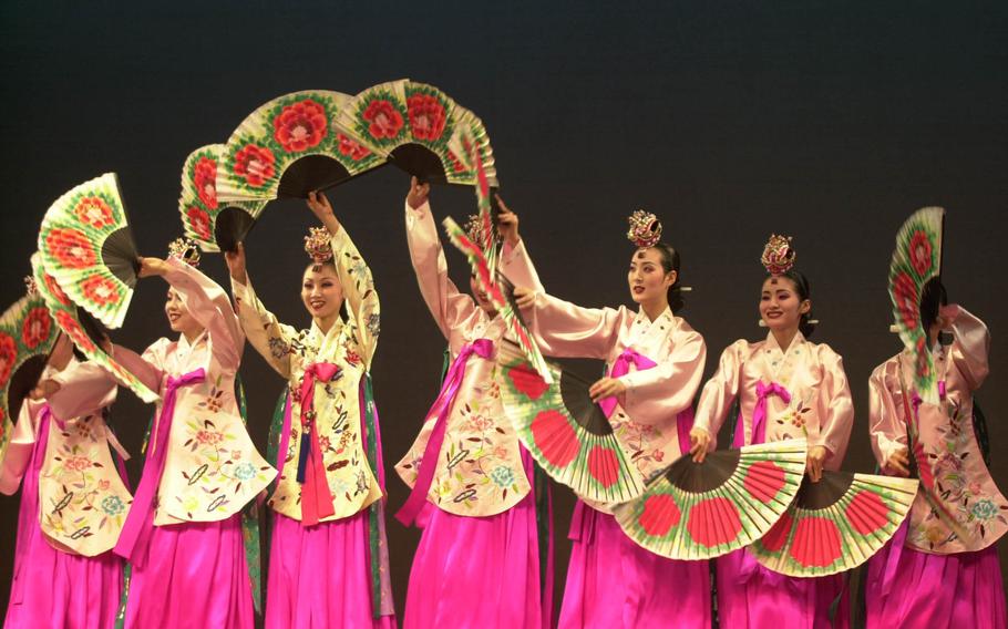 Performers do a fan dance.