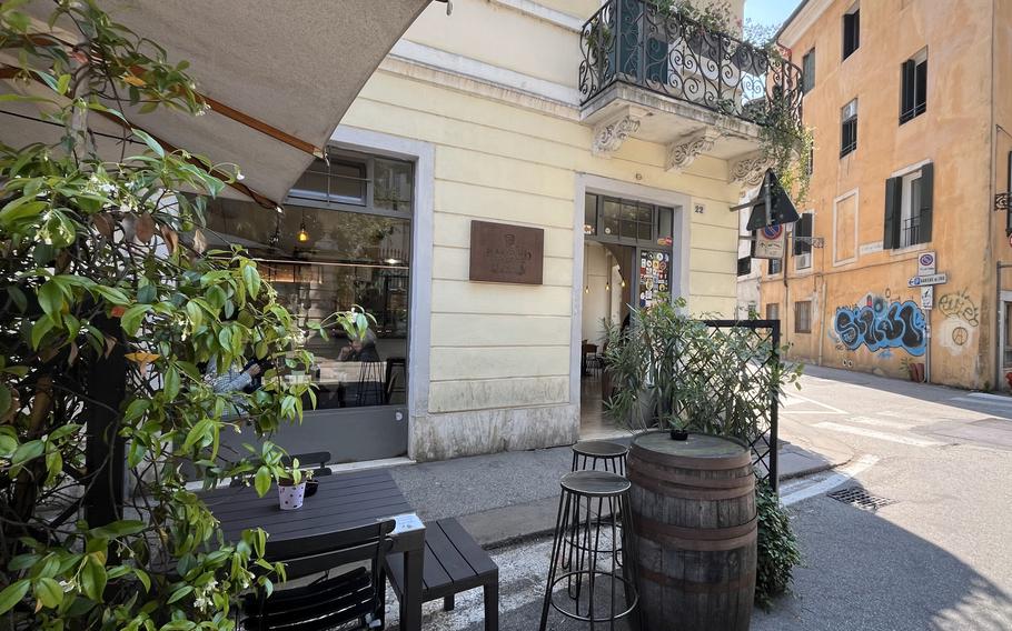 The outside of Bacaro della Pizza restaurant