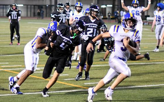 Yokota's Jhovanni Mora dashes into the end zone ahed of Zama defenders and teammates.