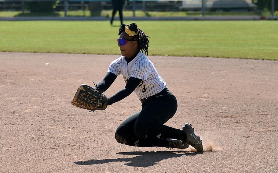 Kori Powell catches the ball.