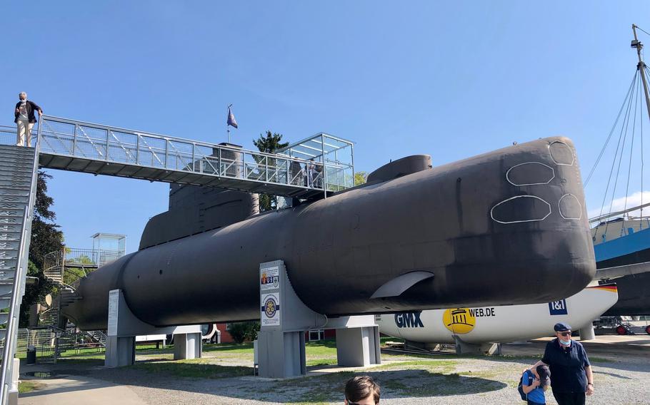 Еще один известный экспонат Технического музея в Шпейере - немецкая подводная лодка Navis U9, которая служила с 1967 по 1993 год. Экскурсия по подводной лодке является одним из изюминок музея для многих посетителей.