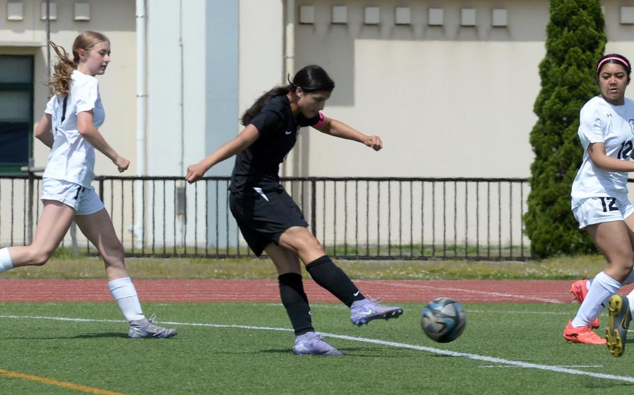 Leilani Zuniga shoots at the goal.