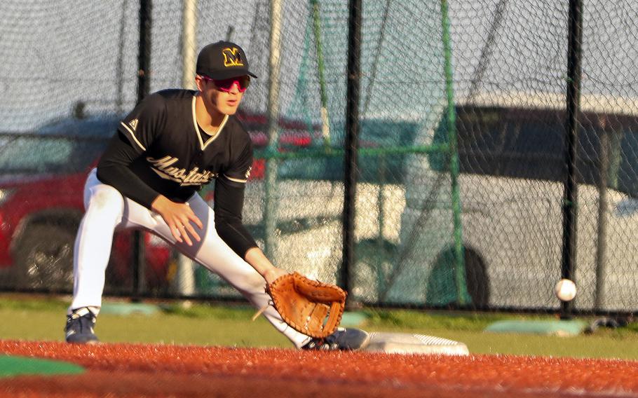 Leo Linsley waits for the throw to first.