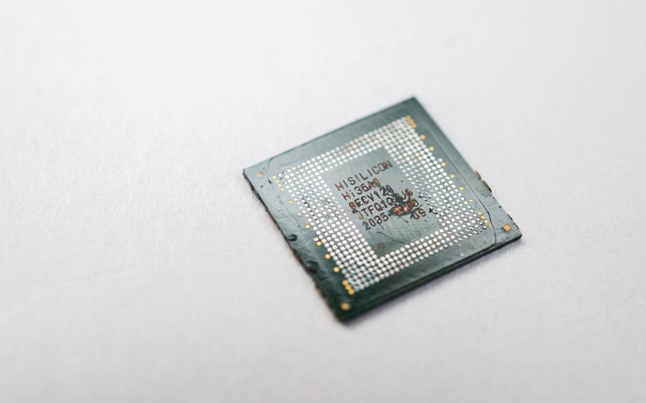 A Kirin 9000s chip fabricated in China by Semiconductor Manufacturing International Corp. (SMIC), taken from a Huawei Technologies Co. Mate 60 Pro smartphone, arranged in Ottawa, Ontario, Canada, on Sunday, Sept. 3, 2023. 