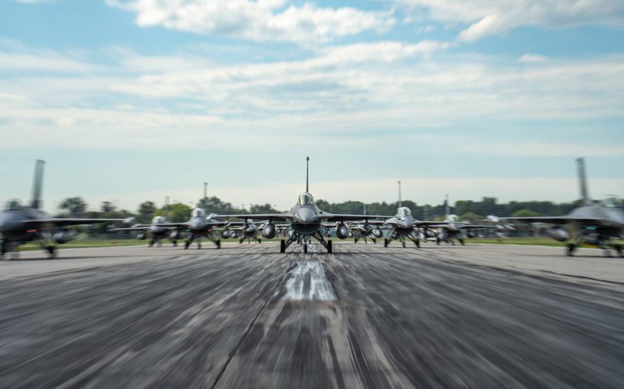 F-16 Fighting Falcons line up in formation