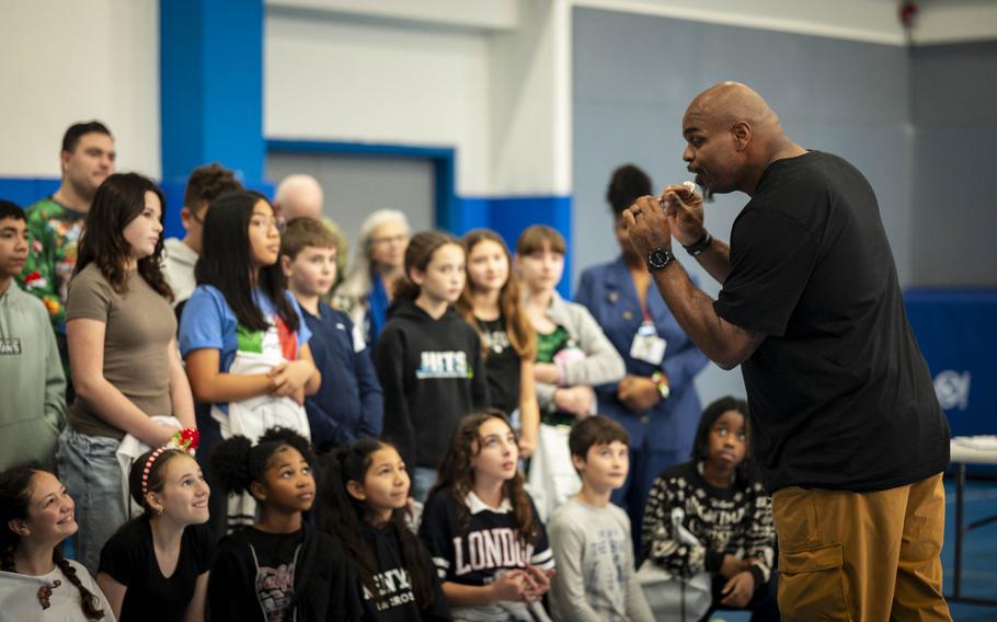 Vince Wilfork talks to elementary school students