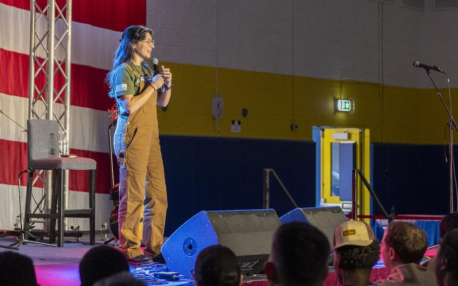 Melissa Villaseñor performs