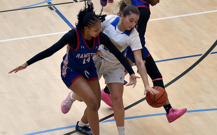 Natalia Bergdorf tries to get a loose ball.