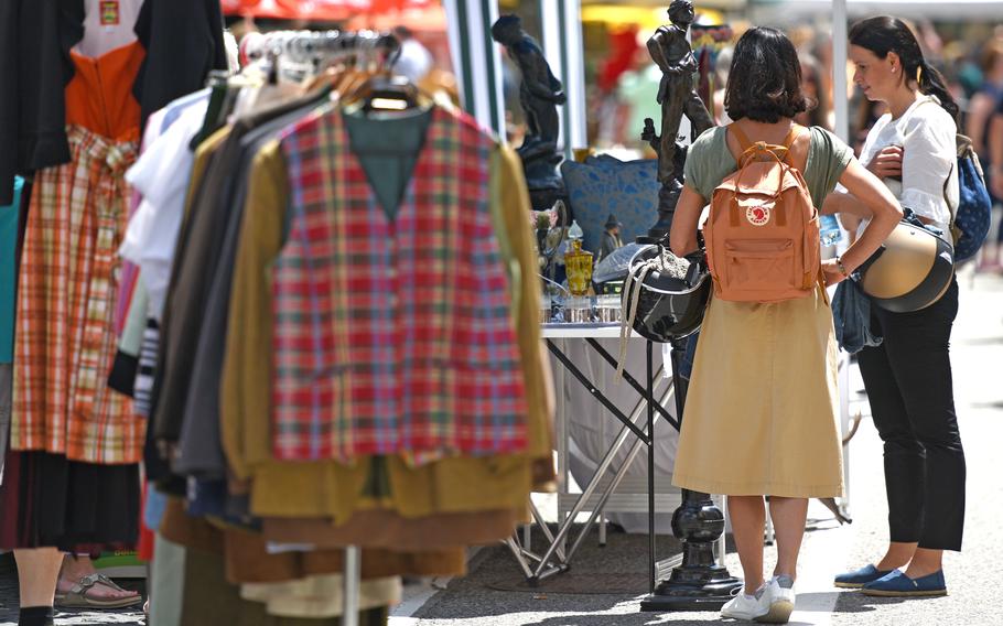 Secondhand stores feed frenzy for top-end goods[1]