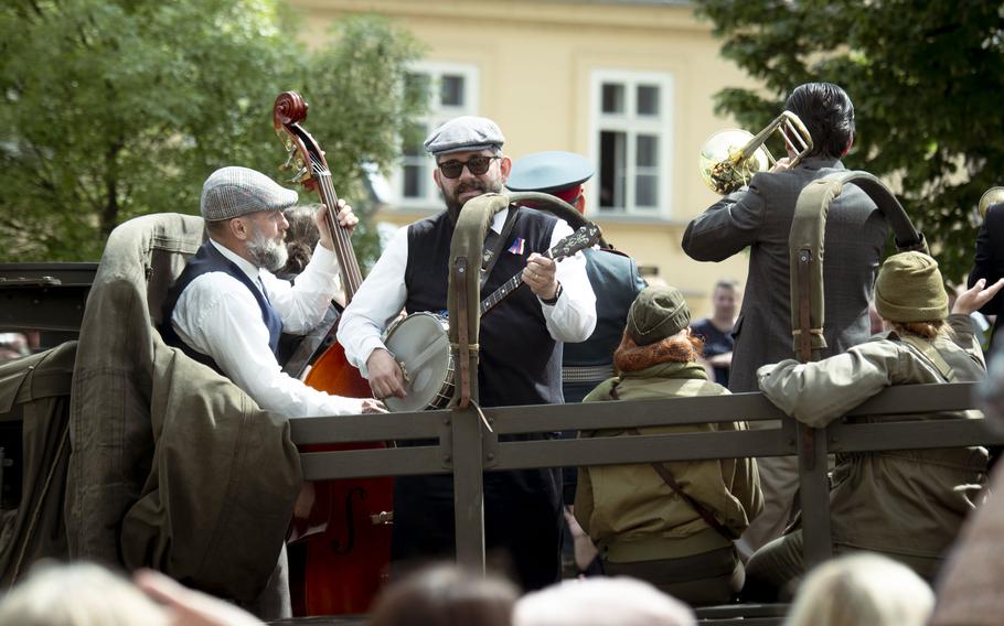 The band plays.
