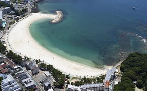 A beach coastline.