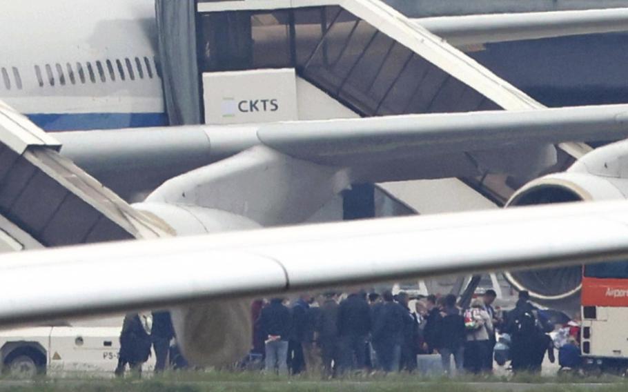 Russian nationals, including diplomats from the Russian Embassy, board a plane at Haneda Airport on Wednesday. MUST CREDIT: Japan News-Yomiuri photo