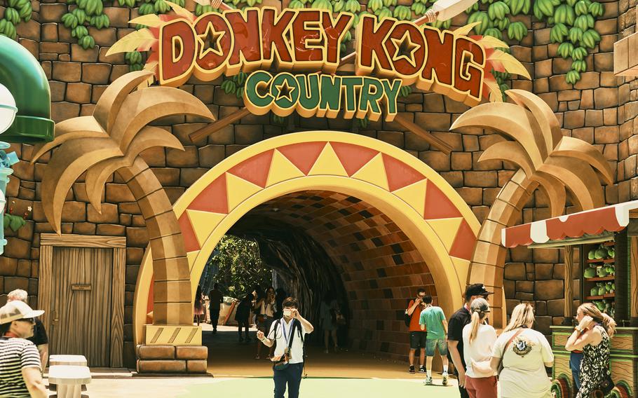 Influencers and journalists explore the park. Orlando has the first Donkey Kong Country park in the United States. 