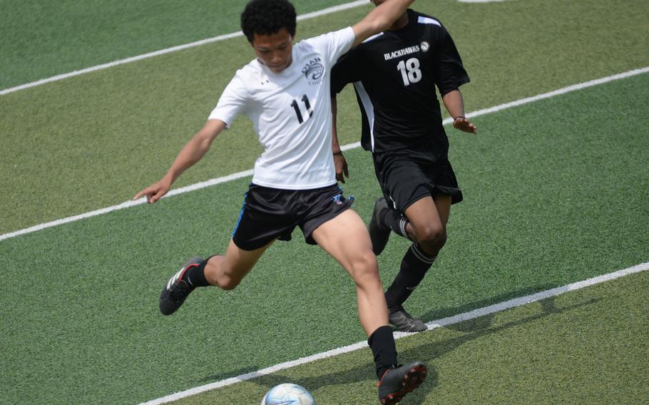 Osan's Kori Russell boots the ball past Humphreys' Nicholas Bell.