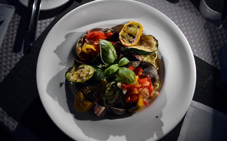 The pasta “alle vongole” at Markers Kleines Restaurant in Weilerbach, Germany, was served with mussels, garlic oil, Parmesan and grilled vegetables. The meal was a part of the nearly 2-year-old eatery’s menu for the weekend of Aug. 11, 2023.