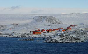 Esperanza Base during the 2001-2002 Antarctic summer. MUST CREDIT: David Demer, NOAA/NMFS/SWFSC/AMLR