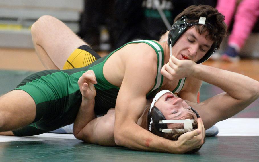 Max Lundberg wrestles.