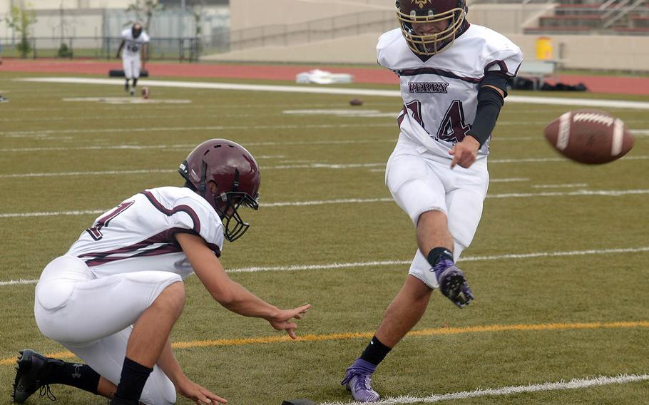 Senior Roy Clayton gets the nod at quarterback this season and is one of two placekickers for the Samurai. Holder Nickolas Elizondo, a sophomore, will back up Clayton and play linebacker.