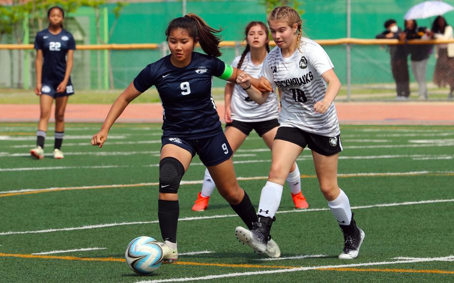 Osan's Clarice Lee and Humphreys' Chloe Lee contest for the ball during Monday's quarterfinal Korea postseason girls tournament. The Blackhawks won 8-5. The Cougars are still alive for fifth place, while the Blackhawks will play for third Saturday.