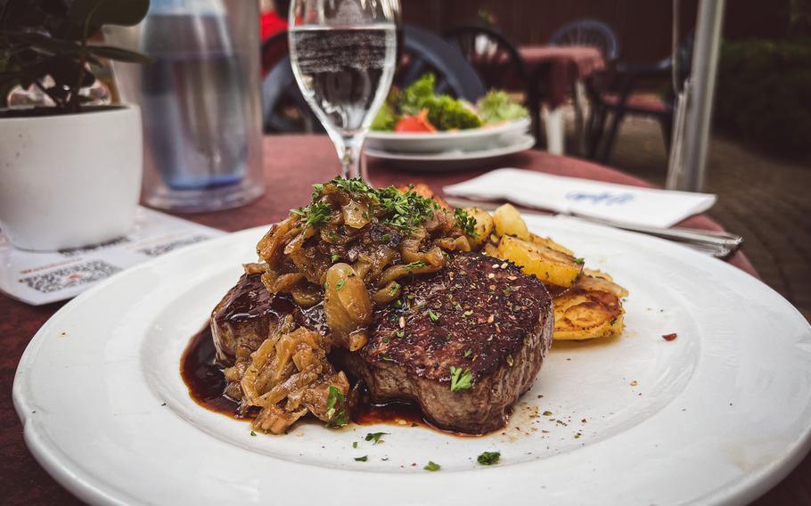 A juicy rump steak prepared the “Palatinate way,” with au jus, topped with pan-fried onions and served with country potatoes at the Duerkheim Giant Barrel in Bad Duerkheim, Germany. 