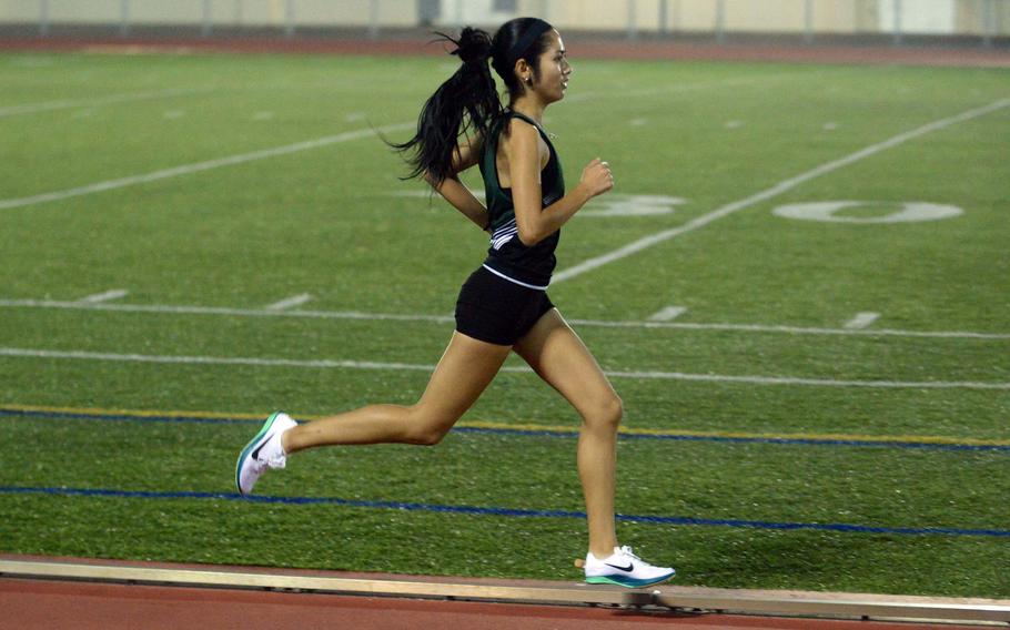 Adrianna Para runs.