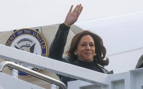 Vice President Kamala Harris boards Air Force 2 for travel to Japan and South Korea from Joint Base Andrews, Md., Sunday Sept. 25, 2022. 