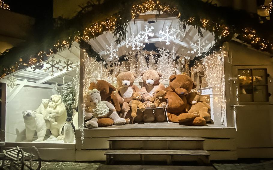 Teddy bears and polar bears coexist in this outdoor display, seemingly a nod to the duality of the Christmas House mansion, which also contains the Teddy Bear Museum.