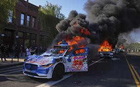 Multiple Waymo taxis burn near the Metropolitan Detention Center of downtown Los Angeles, Sunday, June 8, 2025, following last night's immigration raid protest. (AP Photo/Eric Thayer)