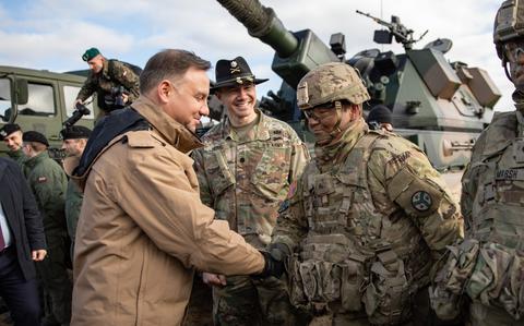 Analitycy twierdzą, że zwycięstwo polskiej opozycji wzmocni Ukrainę i utrzyma stosunki wojskowe USA