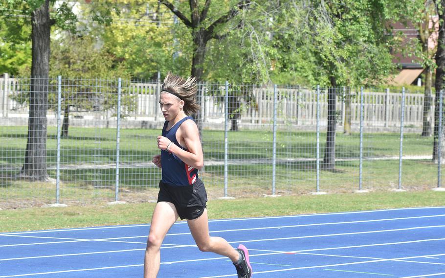 Aden Evans di Aviano ha battuto i Boys 1600 e 3200 in uno stile convincente sabato 29 aprile 2023, all'ippodromo DODEA-Europe di Pordenone, in Italia.