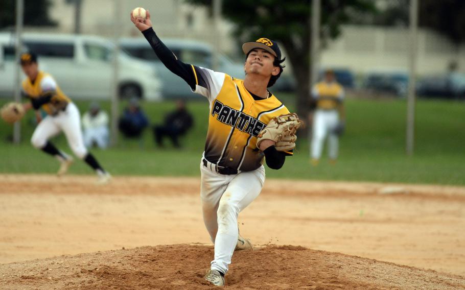 Hajime Reed pitches.