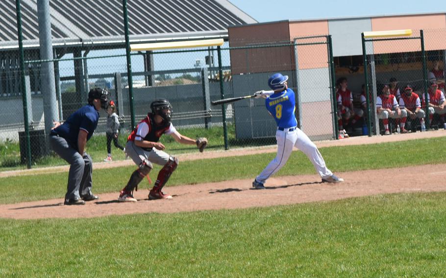 Wiesbaden’s Andrew Meno hits a single during a game against Kaiserslautern on Saturday, May 14, 2022, hosted by Wiesbaden. 