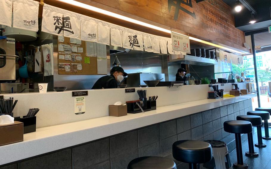 Yeokjeon Udong 0410, which translates to “udon in front of the station,” is a nod to South Korean celebrity chef Baek Jong-won's experience eating udon in Japan, a commuter meal often eaten alone or with one other person. 