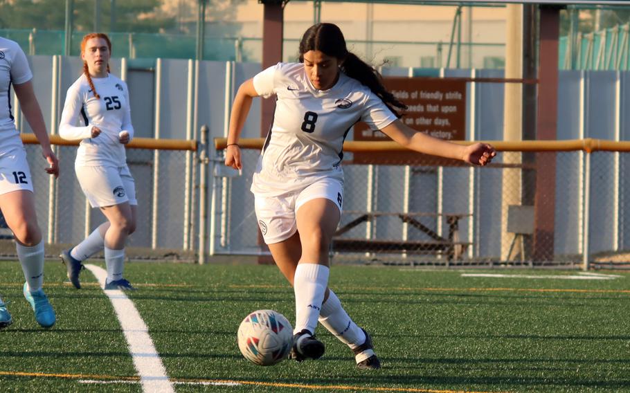 Lily Sanchez looks for an opening.