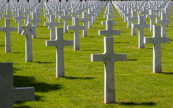 The cemetery is located east of the village of Romagne-sous-Montfaucon northwest of Verdun. 14,246 Americans are buried there. The names of 954 disappeared are engraved on the walls of the loggias that surround the chapel.