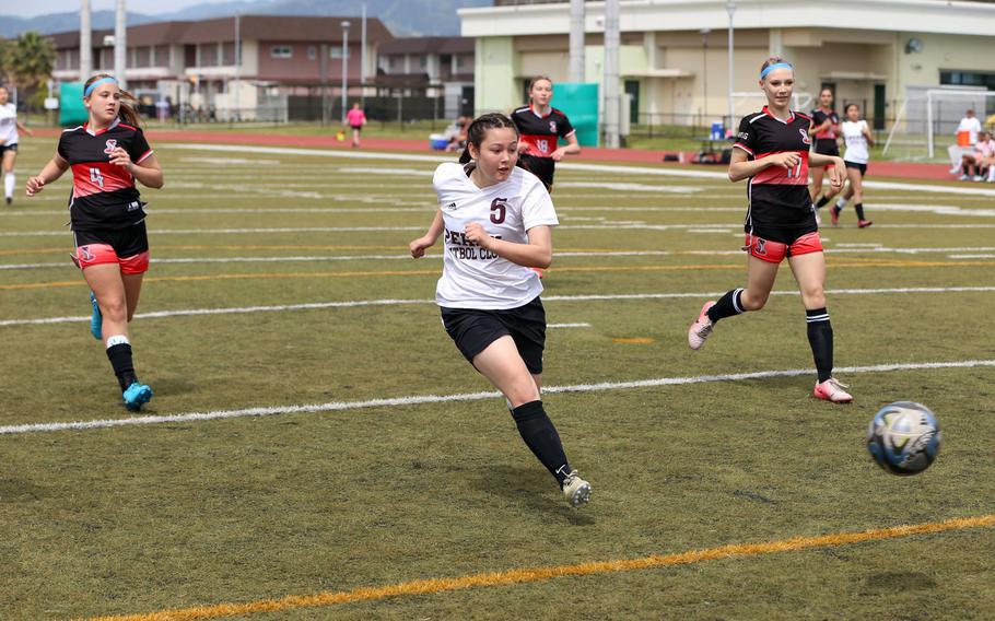 Priscila Ramirez sends a shot to the goal.