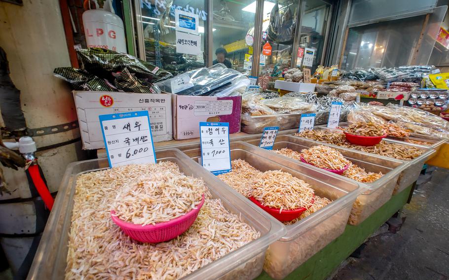 A variety of aromas, from baked goods to spices and fresh fish, will embrace you as you enter Tongbok Traditional Market in Pyeongtaek, South Korea.