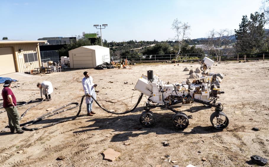 Engineers operate an Earthbound double of a Mars rover within the “Mars Yard” at the Jet Propulsion Laboratory in Pasadena, Calif. MUST CREDIT: Melina Mara/The Washington Post