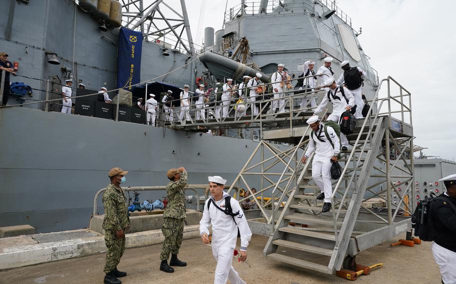 Sailors assigned to the Ticonderoga class guided-missile cruiser USS Monterey (CG 61) depart the ship following the ship’s return to Naval Station Norfolk on Friday, Sept. 17, 2021.