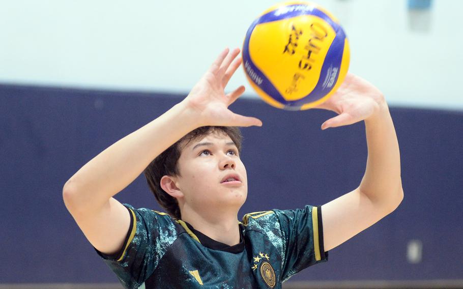Aidan Machmeer sets the ball.